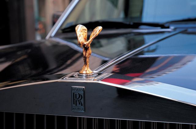 劳斯莱斯上小飞人儿的爱情故事