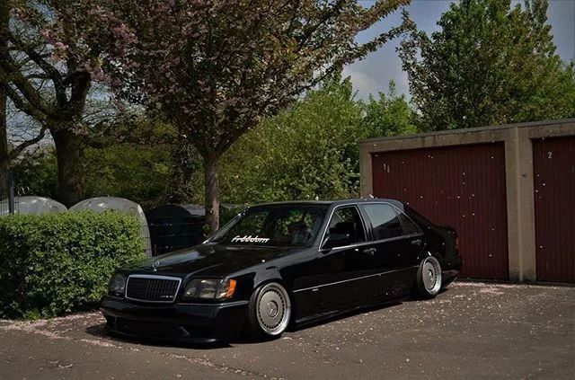 "虎头奔"换上迈巴赫车标,20年的岁月抹杀不掉身上的大佬气质!