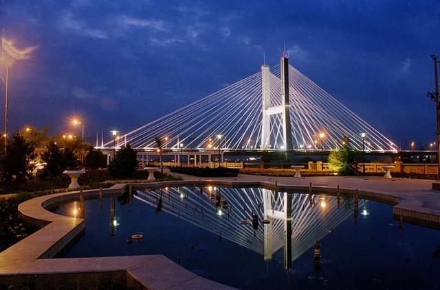 天水路黄河大桥位于兰州火车站钱的天水北路,是连接兰州市区与国道312