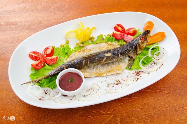 油甘鱼多数是生吃,但也有切片后涂豉油烤,用清酒来煮的吃法!
