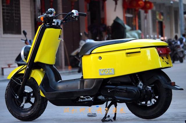 雅马哈 休闲代步 电喷水冷 小绵羊 vox 50 fi实车图片欣赏-新浪汽车