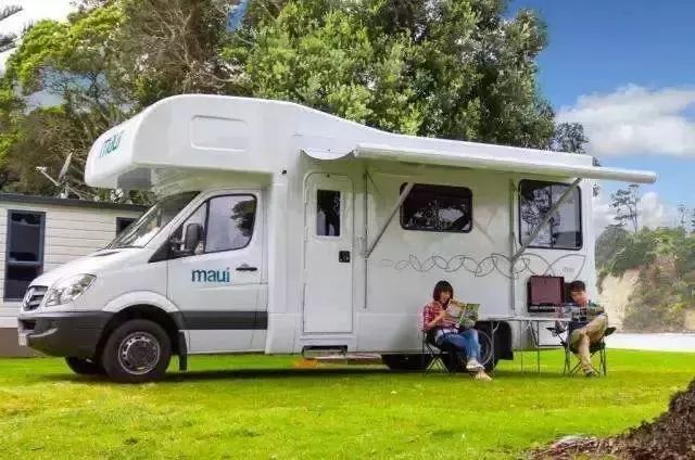 旧标准当中,开一辆众泰汽车,将徽标换成保时捷,由于都是永久性的商标