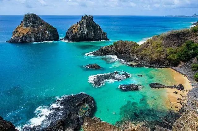 of pernambuco, brazil南大西洋岛屿,位于圣罗克角东北360公里处;与