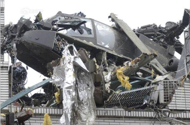 阿帕奇又坠毁2人遇难,当年武直10坠落两人怎么没事?