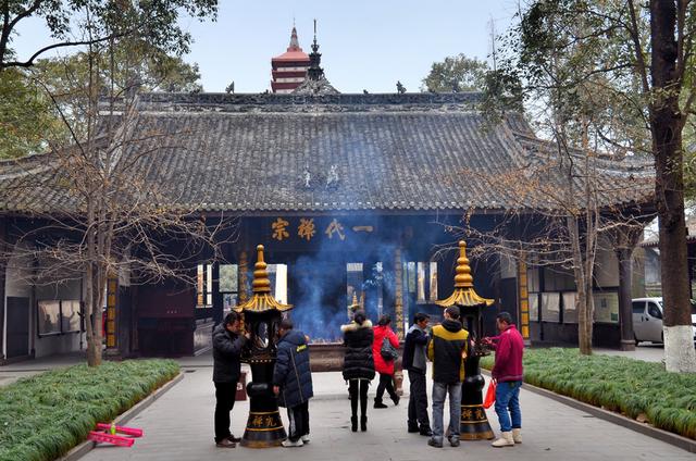 每年上百万人朝拜,成祈福最灵验的寺庙|成都|罗汉堂|宝光寺_新浪新闻