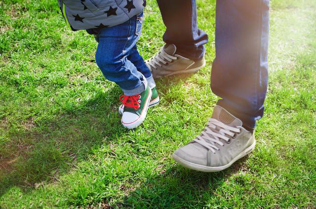 孩子走路晚是智商低的表现?你家宝宝什么时候会走路?