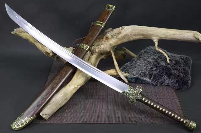 整理出来的十八种实用兵器,分别是,矛,镗,刀,戈,槊,鞭,锏,剑,锤,抓,戟