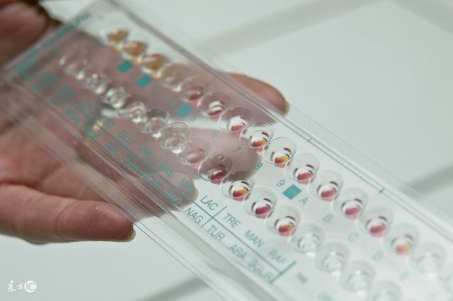 孕妇剖腹生下双胞胎,爸爸突然要用脐带血亲子鉴定,结果医生笑了