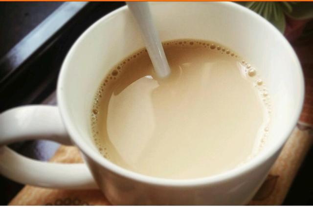 茶叶能和牛奶一起喝吗(牛奶加茶叶可以一起喝吗)