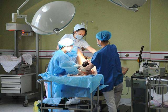 如果不多吃点的话,宝宝肯定饿坏了,胖点就留胖点吧,等生完孩子之后