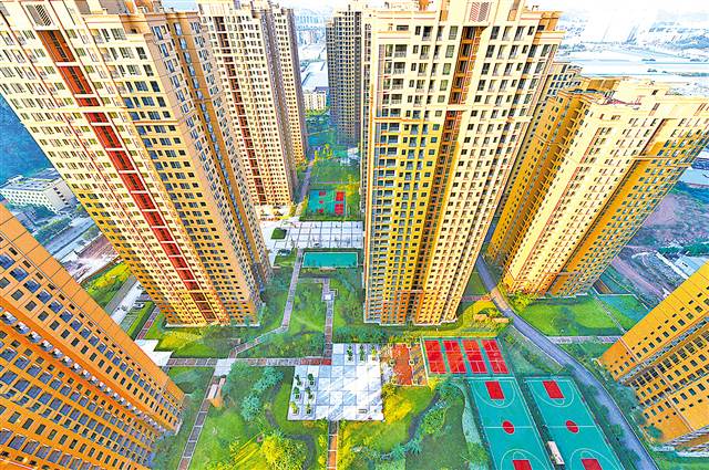 井口镇美丽家园公租房小区歌乐山镇安置房工作人员对沙滨路上的公共