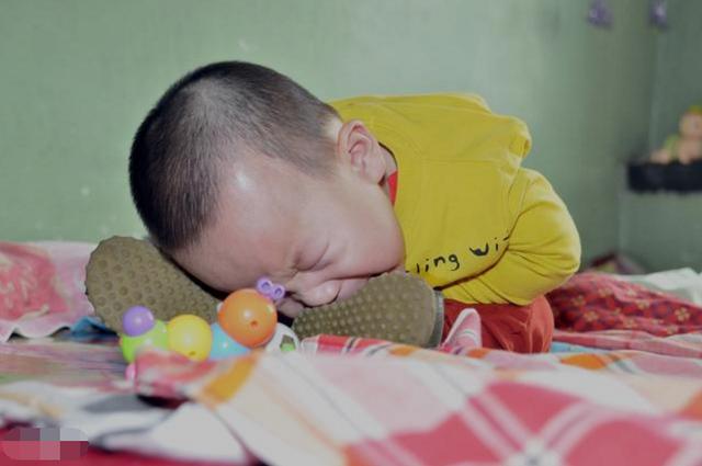 一岁半宝宝被查出脑白质髓鞘发育落后,家长们都要注意这些症状!