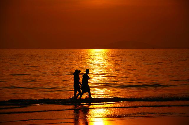 总有一些人要自己爱过,才知道什么叫朝朝暮暮,相忘江湖