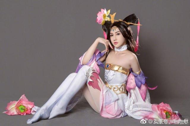 蛇精男晒王者荣耀貂蝉cos照, 网友直呼滚!