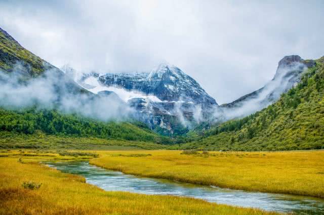 摄影/晓雨ranie还有旖旎的田园山水画,串起一片片景色的银线贡嘎银沟