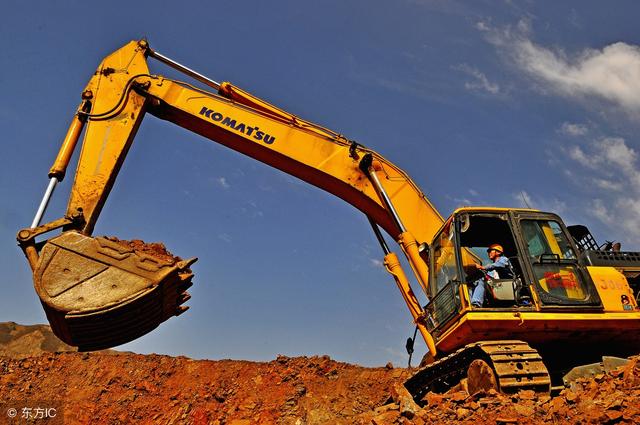 在农村买挖掘机干工程赚钱吗?一年能赚多少钱