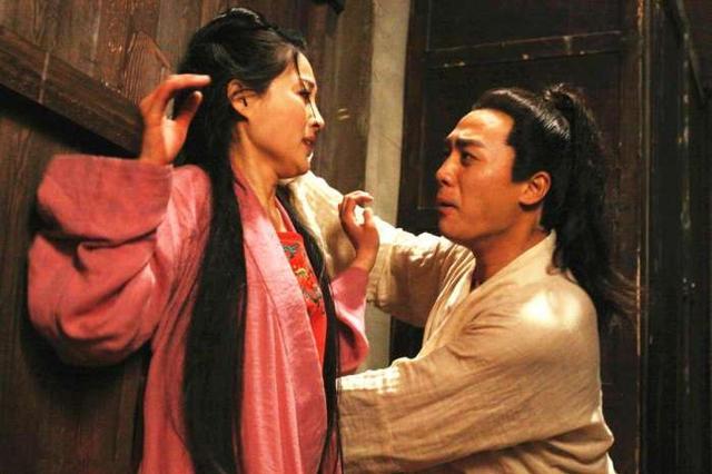 武松杀嫂为什么要先扯开她的衣裳原来宋朝法律有一条特别规定