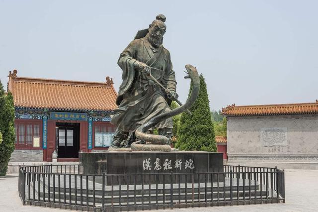 他是历史上著名的文盲皇帝, 一生只写一首诗, 传唱至今无人超越