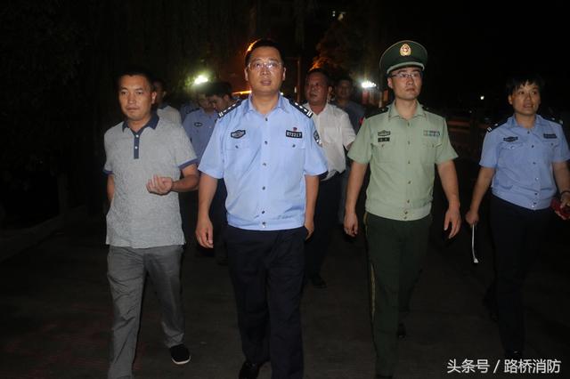 公安分局局长郑灵江带队开展消防安全夜查