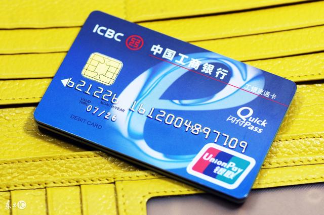 老公工资卡婆婆保管,父亲生病住院着急用钱,婆婆说凭什么给你