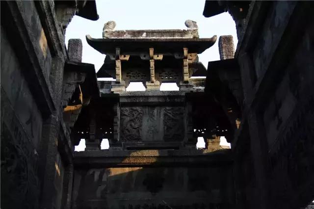 位于歙县老城区的许国牌坊