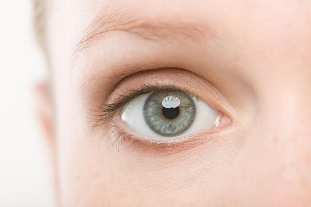 看电脑时间过长?眼睛干涩你该怎么做?