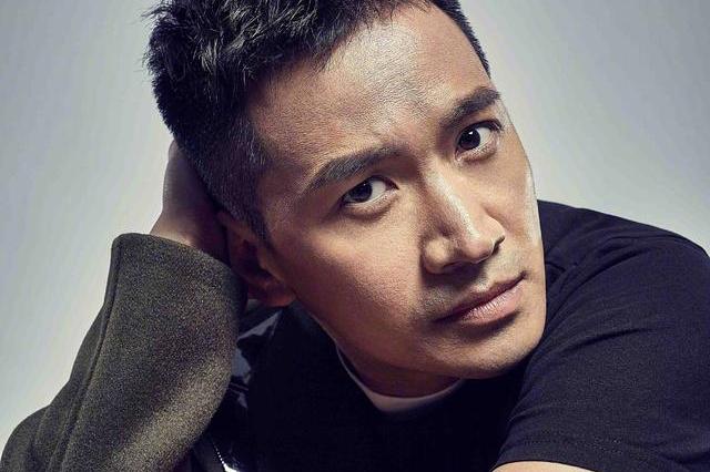 何晟铭用三个锅做饭,网友齐喊:四爷,锅好漂亮,哪里买的?