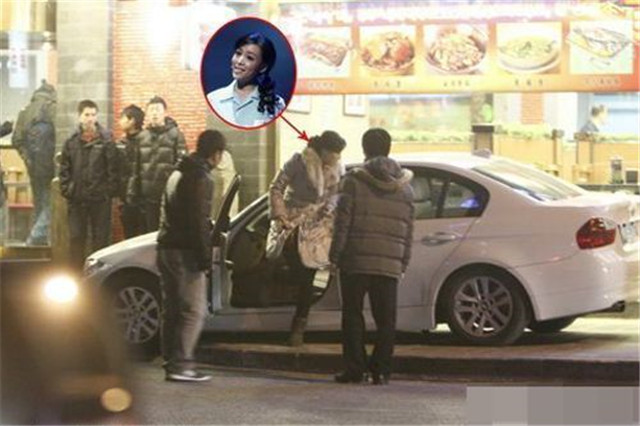 2秒,这款车经常被程前用来接送绯闻女友.