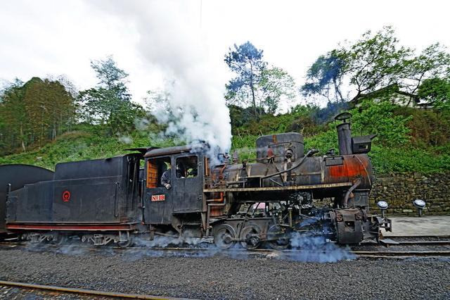 世界上唯一仅存的寸轨客运蒸汽小火车在中国