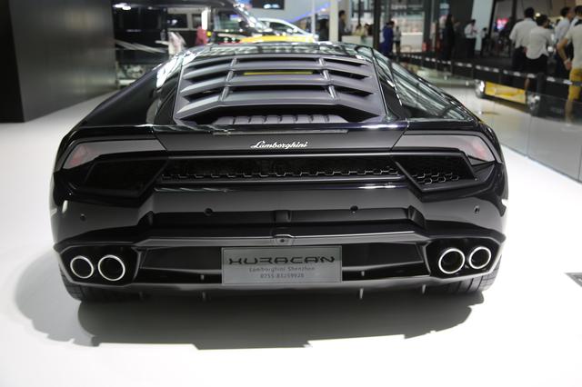 实拍兰博基尼huracan,价值400多万的超级跑车,太酷了!