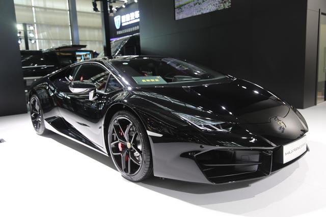 实拍兰博基尼huracan,价值400多万的超级跑车,太酷了!