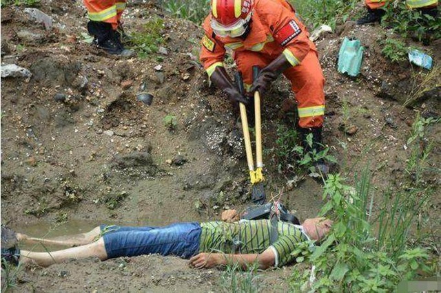 男子花了10万买了一个电鱼机,到河里电鱼,没想到把自己电死了
