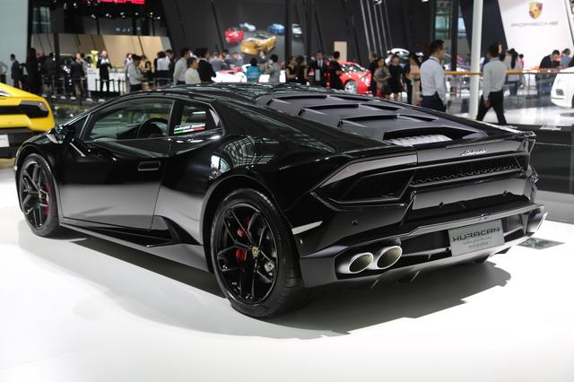 实拍兰博基尼huracan,价值400多万的超级跑车,太酷了!