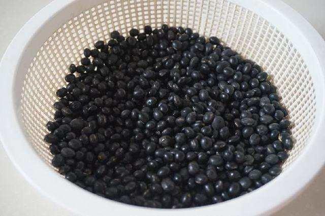 鸡蛋这样吃,不管白发多凶,头发慢慢变黑,告别染头发