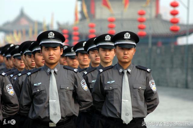 辅警转正机会:干满10年不再是临时工,人民警察