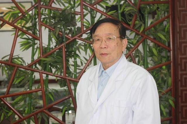 鸡眼难治?花5块钱买1袋水果,回家捣成泥,一敷就好,快收藏!