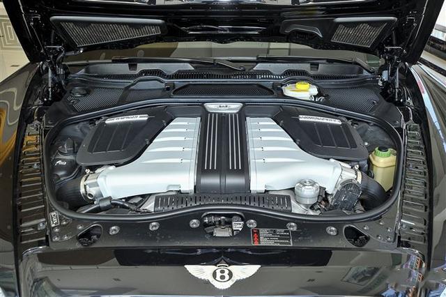 宾利飞驰搭载4.0t v8发动机和6.