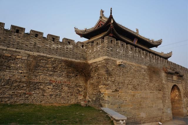 虽然古城墙一周只有7公里左右,但保存得比较完整.