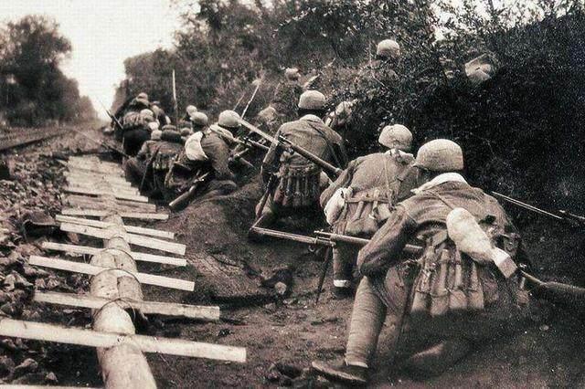 一队日军冲到村里横行,却遭到上千村民围歼,联队长被当场打死