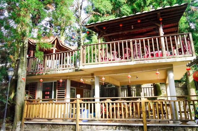 这里的居民全都开起了农家乐和民宿 福州清净的后花园 鼓岭