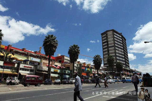 经常被比作一个面积250平方公里的英吉拉(一种食物),市内各区就是点缀