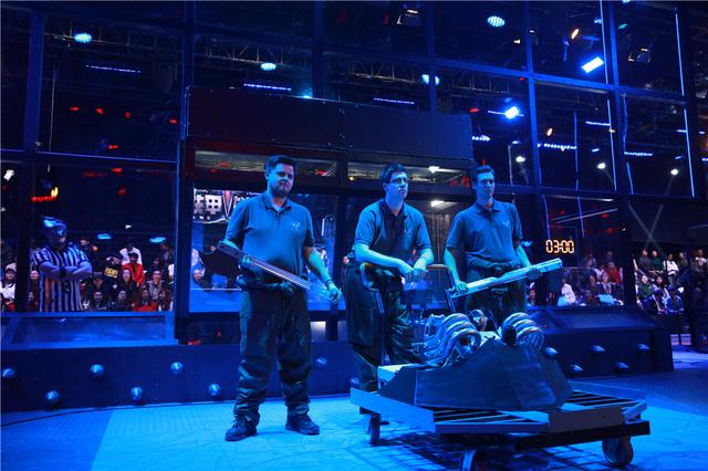 机器人"骑士王"《铁甲雄心》战毙英国冠军