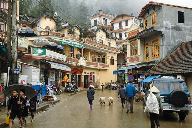 环游越南老街, 走在这个偏僻的地方与越南女孩相遇!