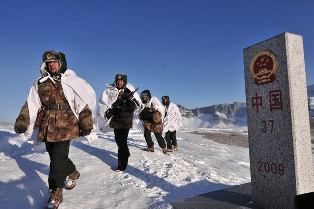 雪山边疆战士图片