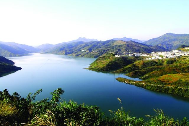 十堰市竹山县上庸镇圣水湖正式成为"国家湿地公园"