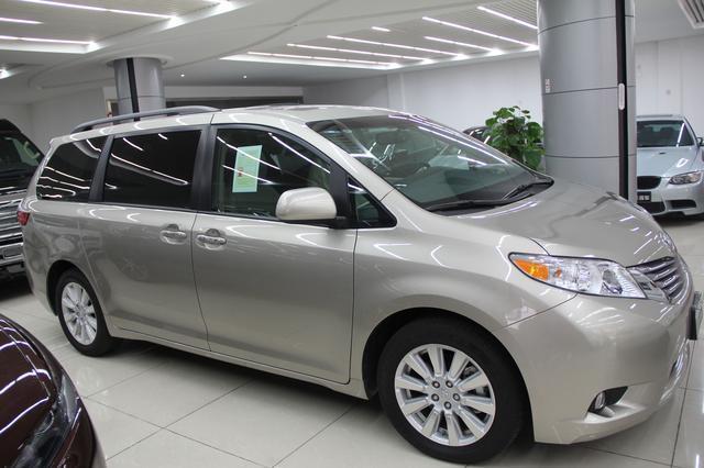 8座丰田塞纳 多人出行好选择!