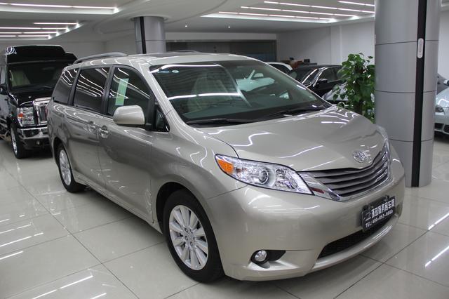 8座丰田塞纳 多人出行好选择!