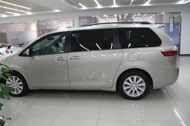 8座丰田塞纳 多人出行好选择!