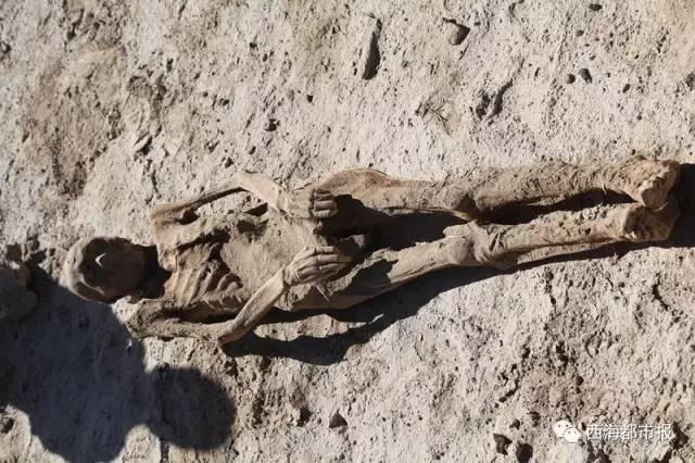 青海柴达木盆地现1700年干尸 容貌清晰胡须可见