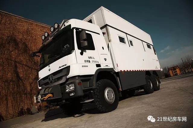 可供8人居住 1600万unicat越野房车